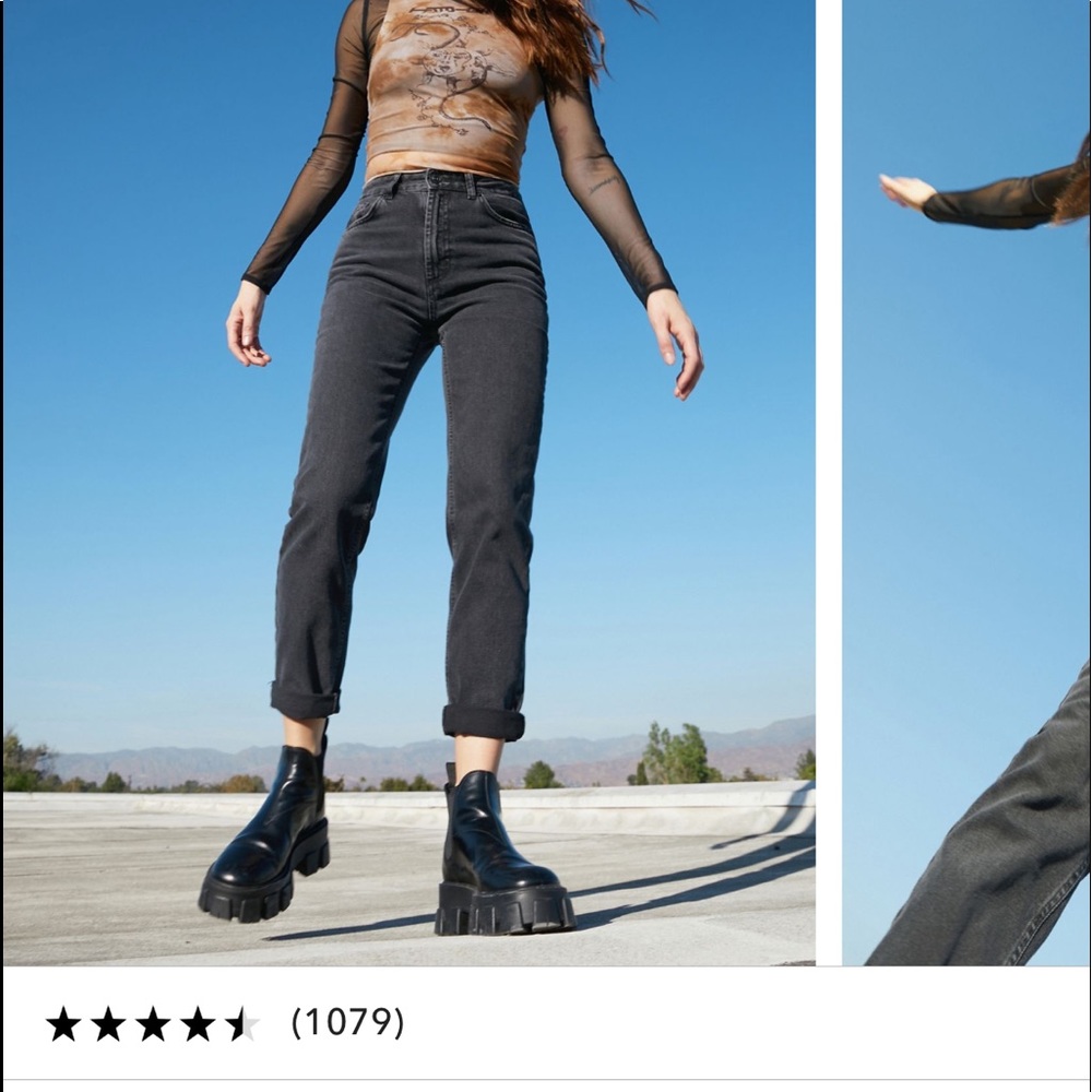 NWT mom style black jeans. UO🤍